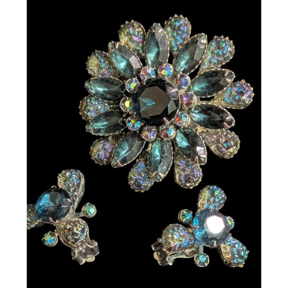 Vintage Blue Rhinestone Floral Brooch & Clip-On Earrings Set Estate Statement - Picture 2 of 8